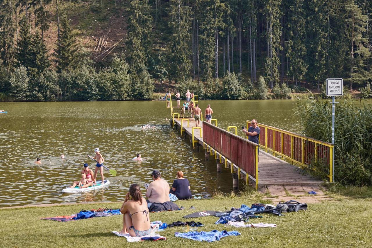 Готель Camp Dolce Трутнов Екстер'єр фото
