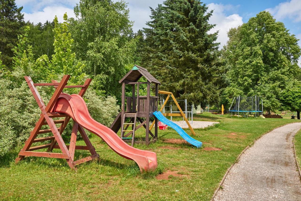 Готель Camp Dolce Трутнов Екстер'єр фото