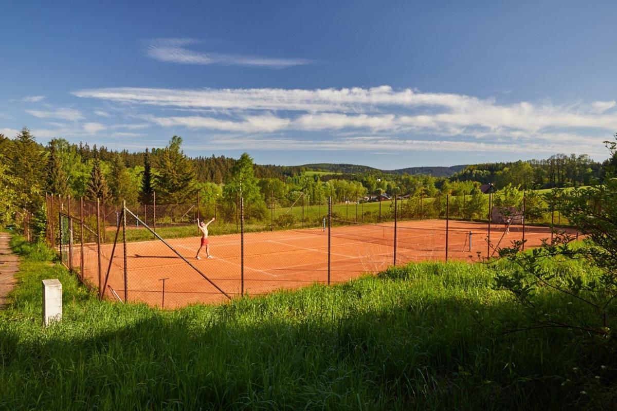 Готель Camp Dolce Трутнов Екстер'єр фото
