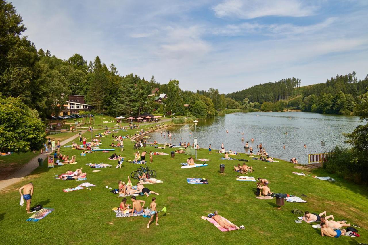 Готель Camp Dolce Трутнов Екстер'єр фото