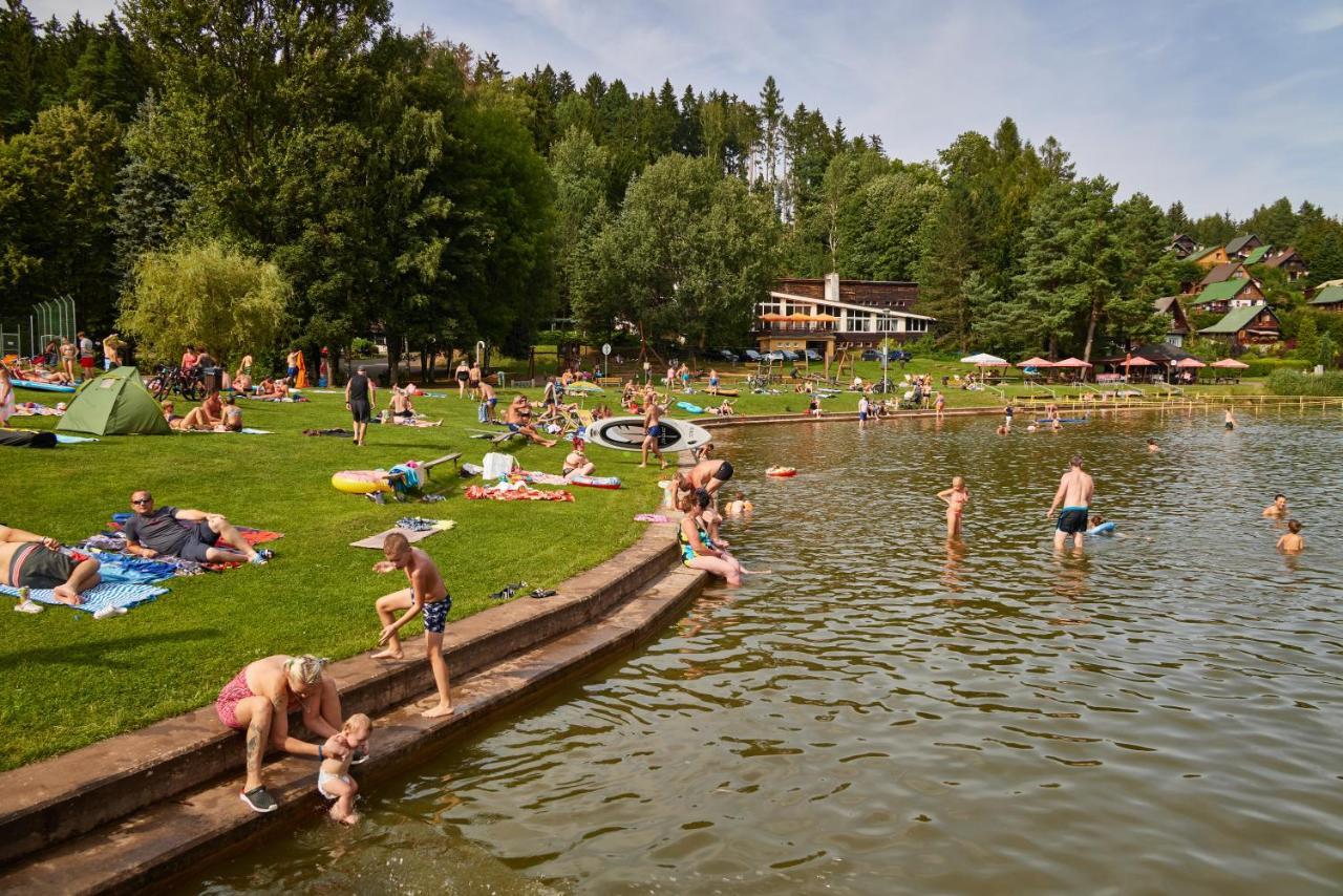 Готель Camp Dolce Трутнов Екстер'єр фото