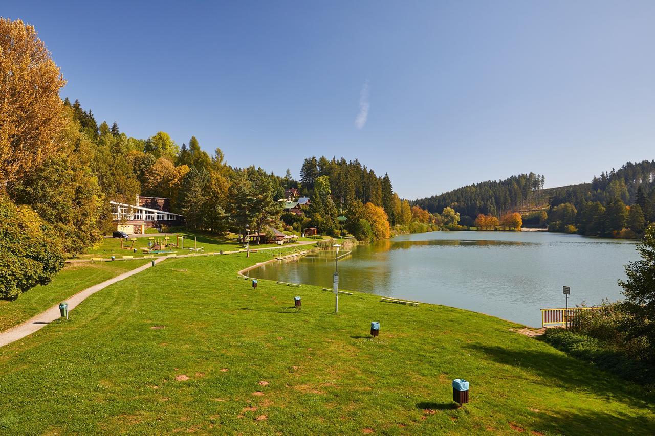 Готель Camp Dolce Трутнов Екстер'єр фото
